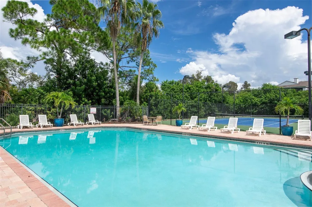 570 VALLANCE WAY NE St Petersburg, FL 33716