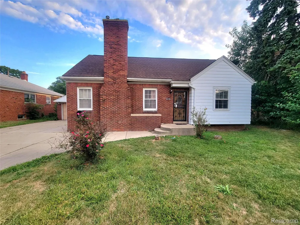 8238 Fisher Avenue Warren City, MI 48089