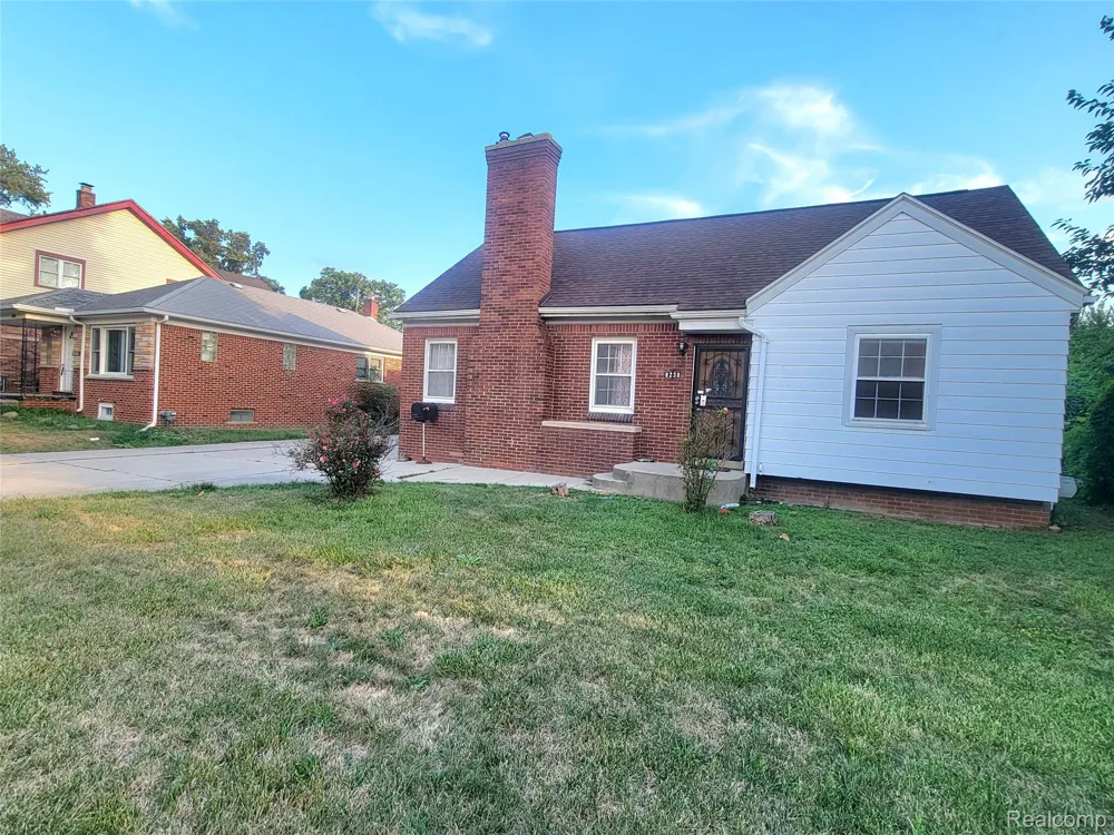 8238 Fisher Avenue Warren City, MI 48089