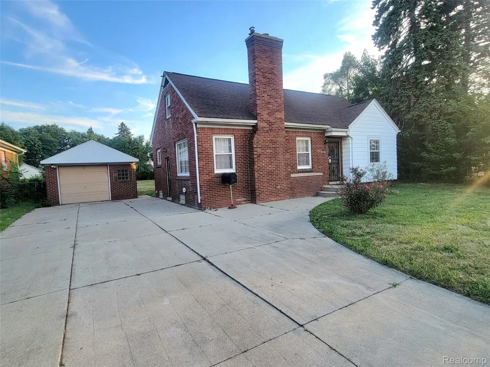 8238 Fisher Avenue Warren City, MI 48089