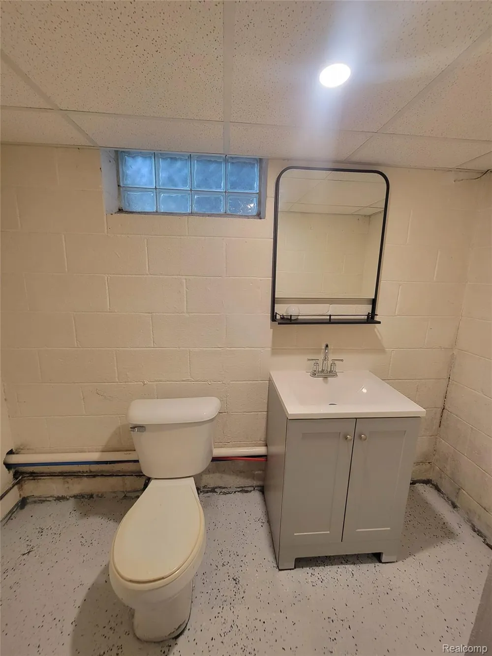 8238 Fisher Avenue Warren City, MI 48089