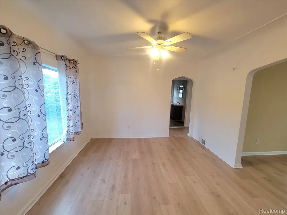 8238 Fisher Avenue Warren City, MI 48089
