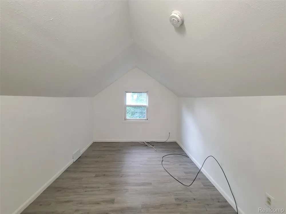 8238 Fisher Avenue Warren City, MI 48089