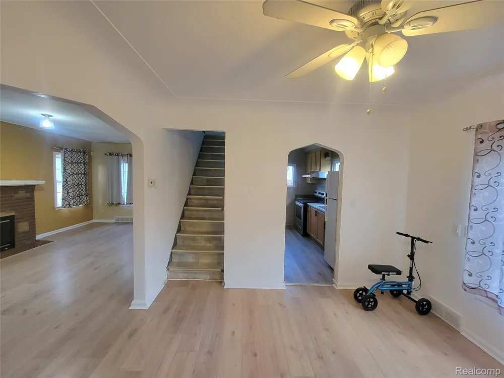 8238 Fisher Avenue Warren City, MI 48089