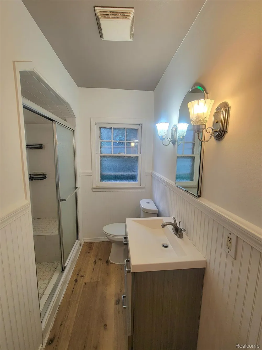 8238 Fisher Avenue Warren City, MI 48089