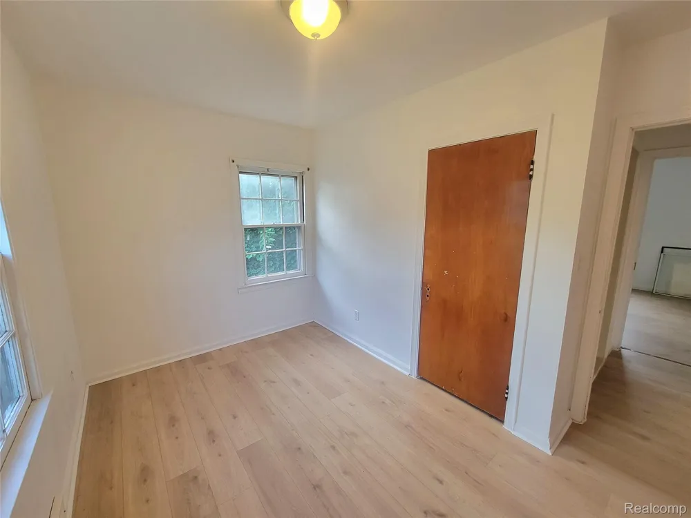 8238 Fisher Avenue Warren City, MI 48089