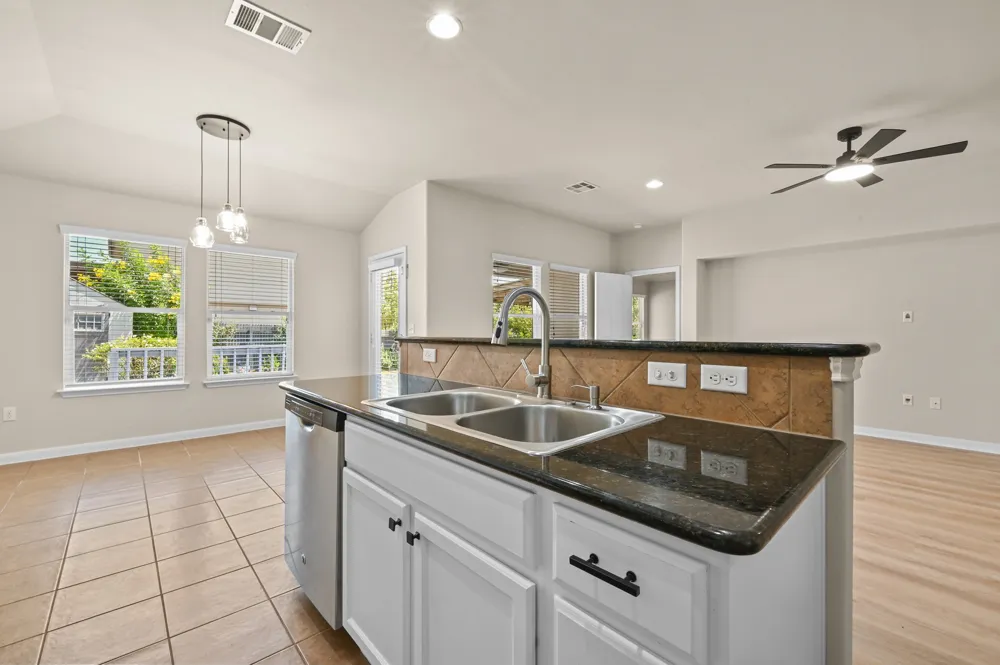 170 Wallops Kyle, TX 78640