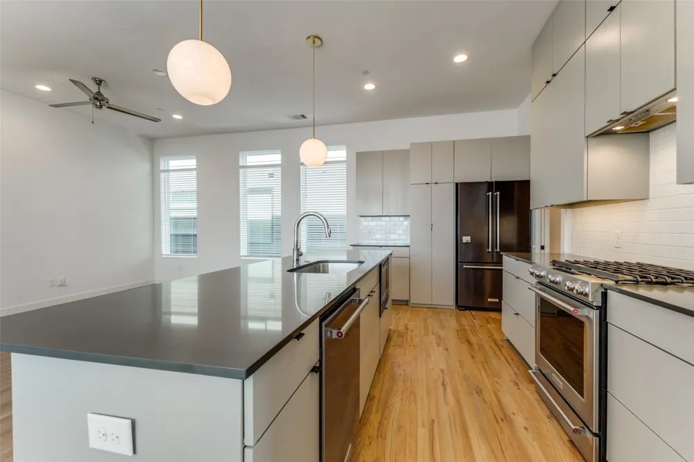 1715 Bennett Avenue #101 Dallas, TX 75206