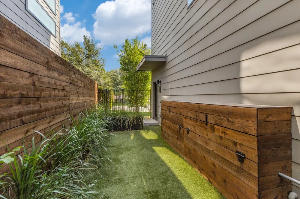 1715 Bennett Avenue #101 Dallas, TX 75206