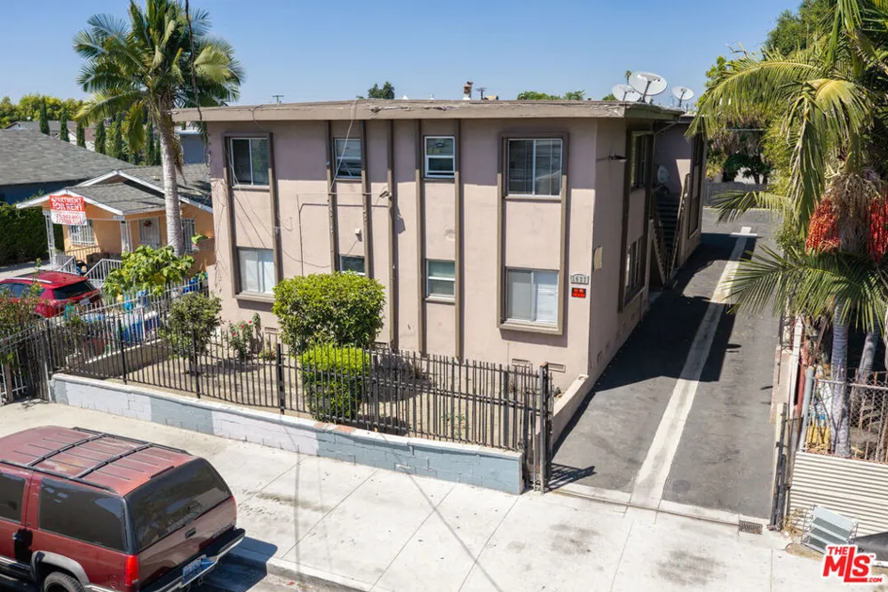 1433 E 61st Street Los Angeles, CA 90001