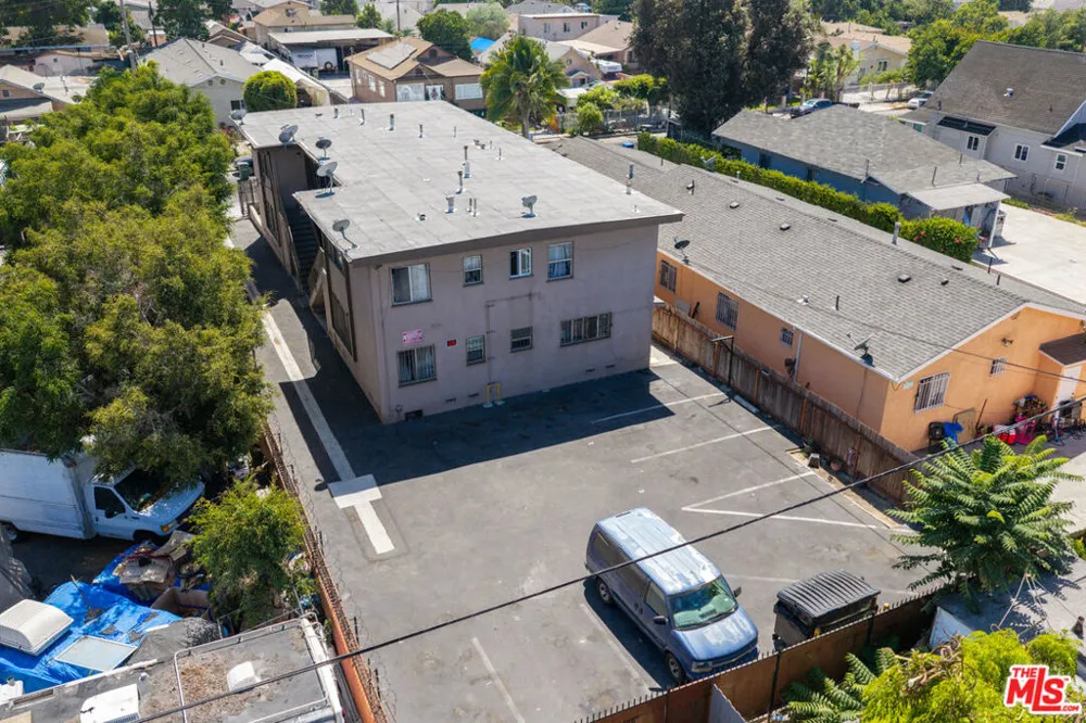1433 E 61st Street Los Angeles, CA 90001