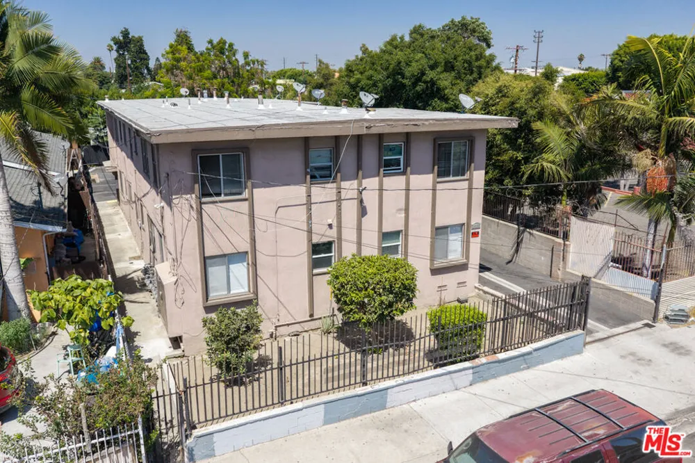 1433 E 61st Street Los Angeles, CA 90001