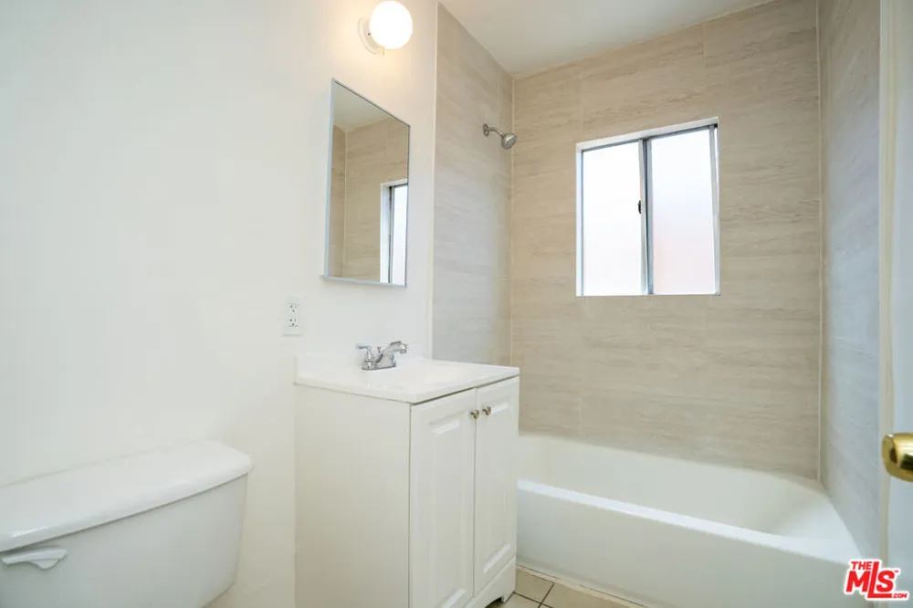 1433 E 61st Street Los Angeles, CA 90001