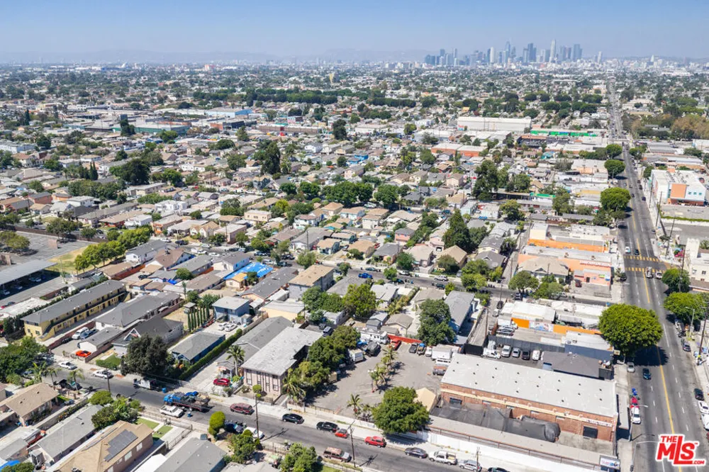 1433 E 61st Street Los Angeles, CA 90001