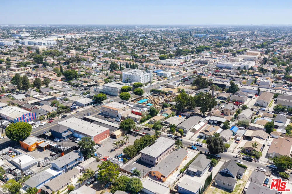 1433 E 61st Street Los Angeles, CA 90001