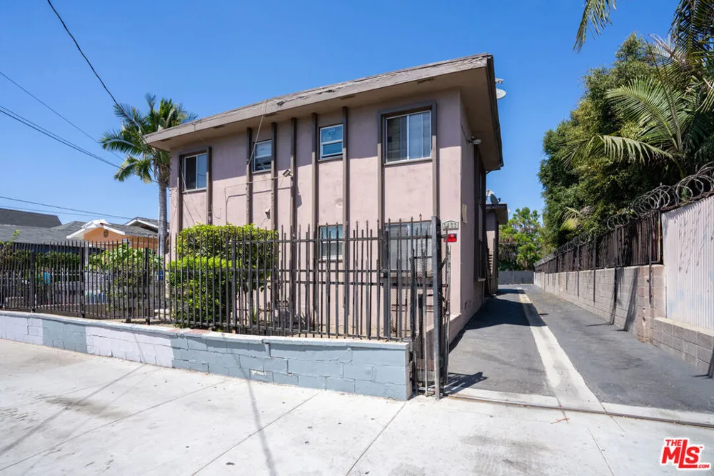 1433 E 61st Street Los Angeles, CA 90001