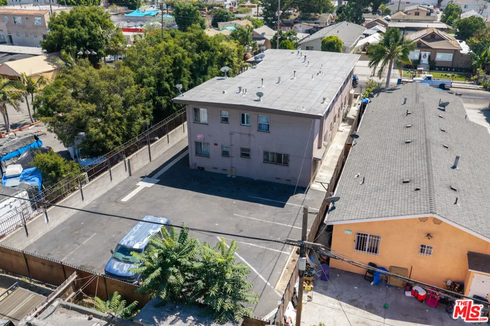 1433 E 61st Street Los Angeles, CA 90001