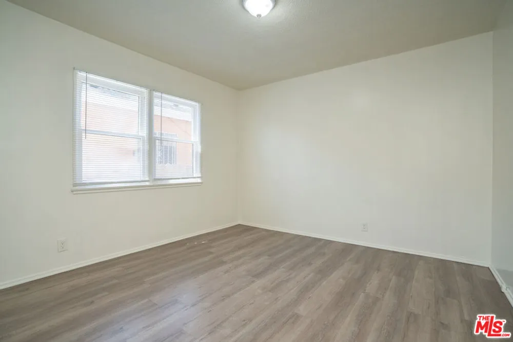 1433 E 61st Street Los Angeles, CA 90001
