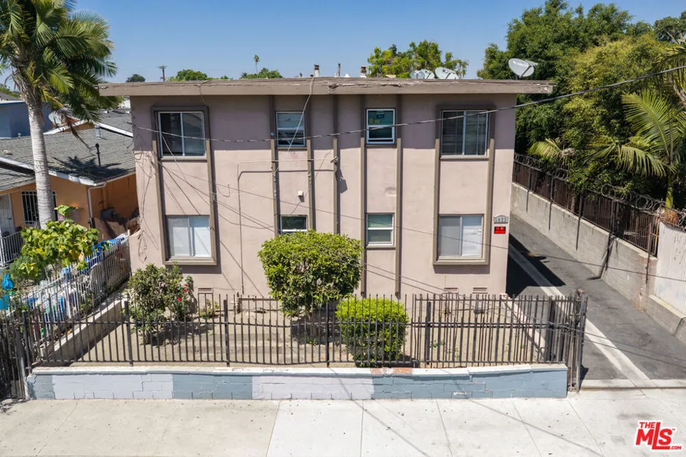 1433 E 61st Street Los Angeles, CA 90001