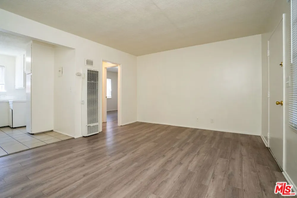 1433 E 61st Street Los Angeles, CA 90001