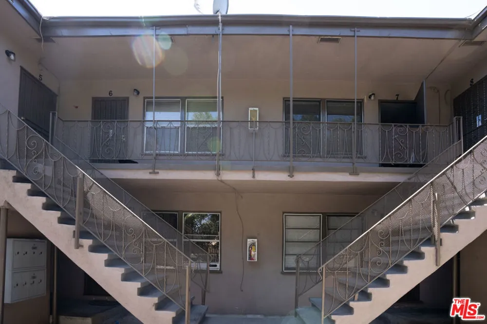 1433 E 61st Street Los Angeles, CA 90001