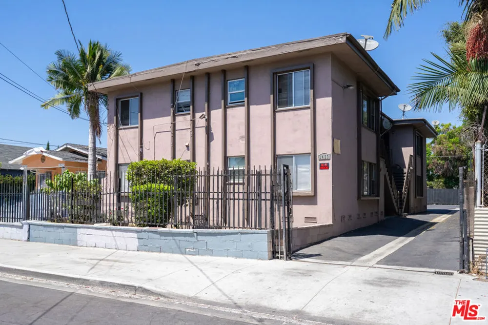 1433 E 61st Street Los Angeles, CA 90001