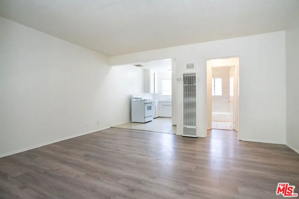 1433 E 61st Street Los Angeles, CA 90001
