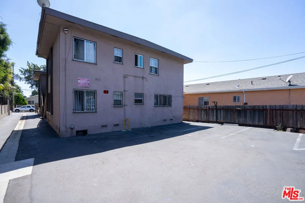 1433 E 61st Street Los Angeles, CA 90001