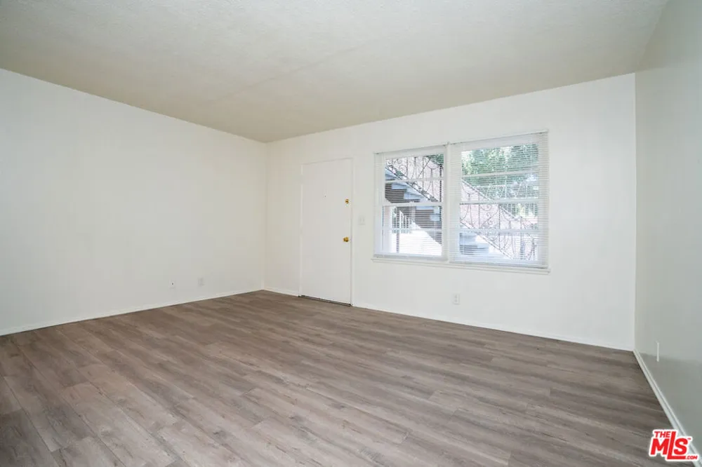 1433 E 61st Street Los Angeles, CA 90001