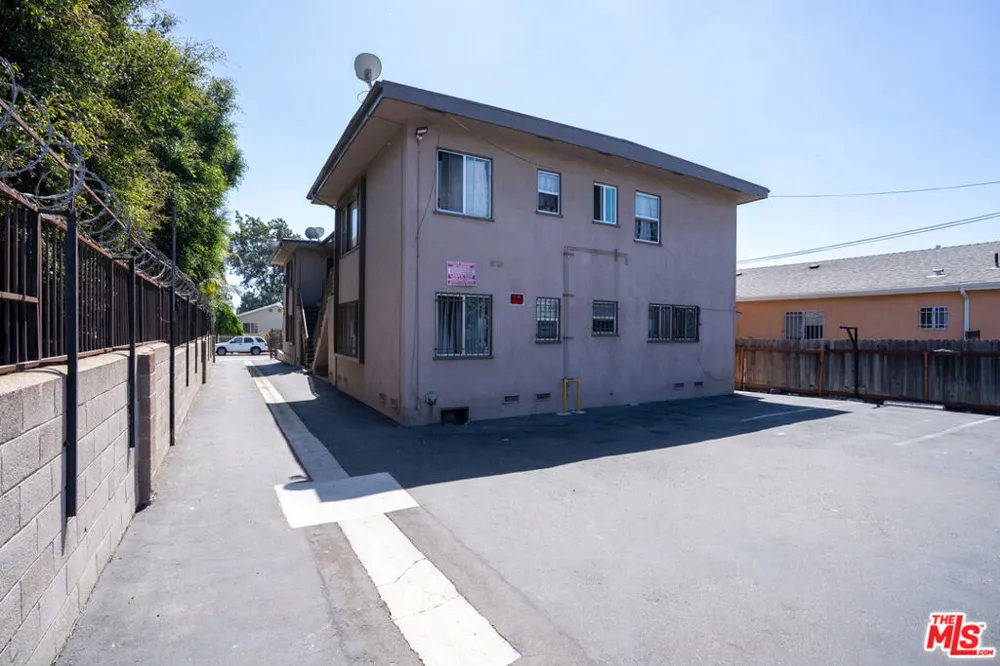 1433 E 61st Street Los Angeles, CA 90001