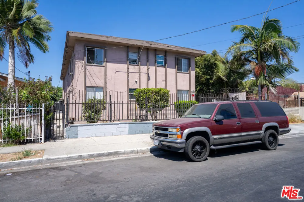 1433 E 61st Street Los Angeles, CA 90001