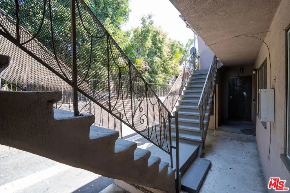 1433 E 61st Street Los Angeles, CA 90001