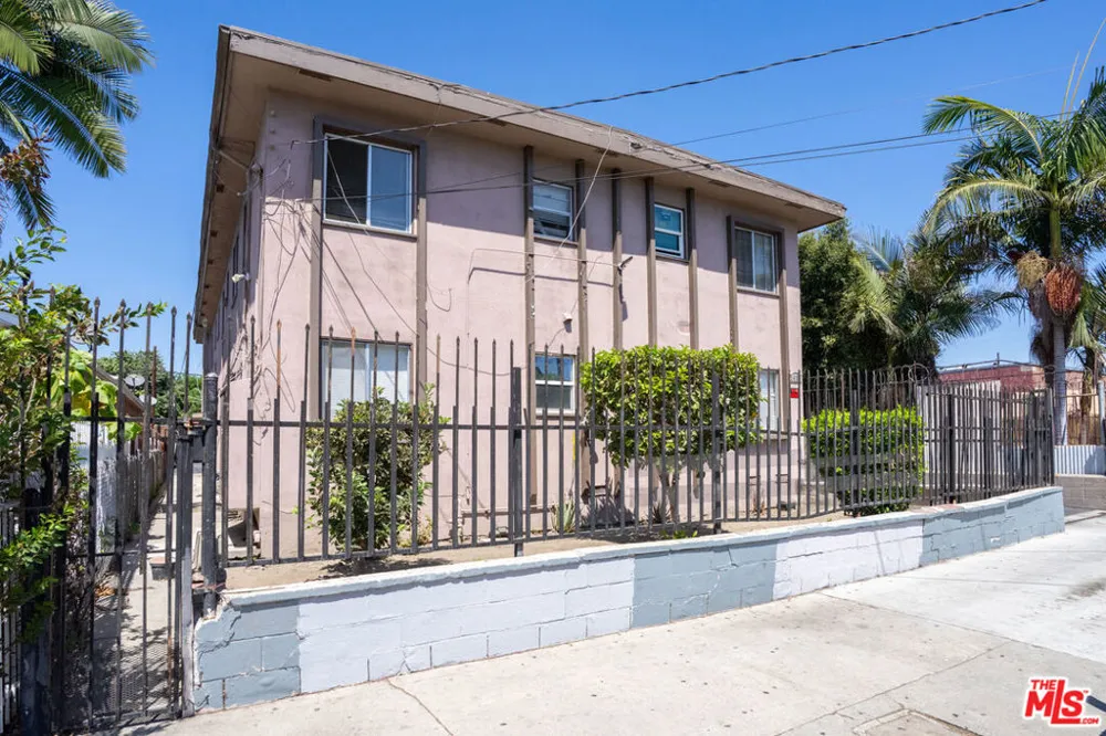 1433 E 61st Street Los Angeles, CA 90001