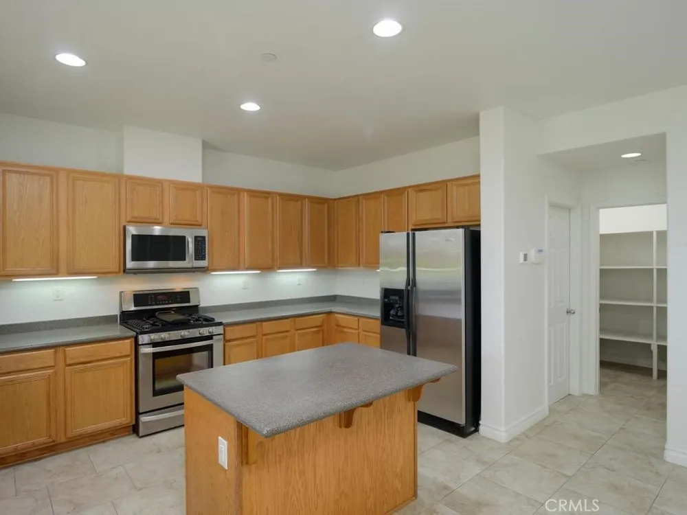 6895 Caitlin San Bernardino, CA 92407