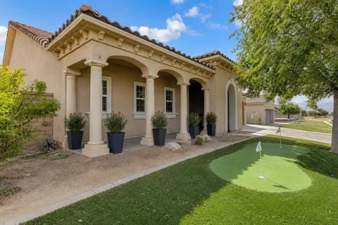 41096 Maxwell Court