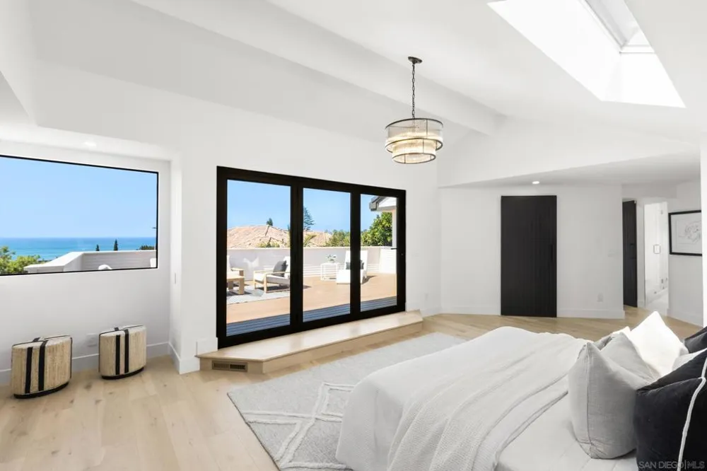 5912 La Jolla Blvd La Jolla, CA 92037