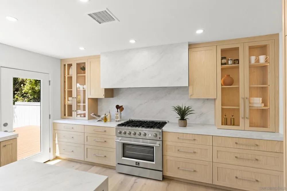 5912 La Jolla Blvd La Jolla, CA 92037