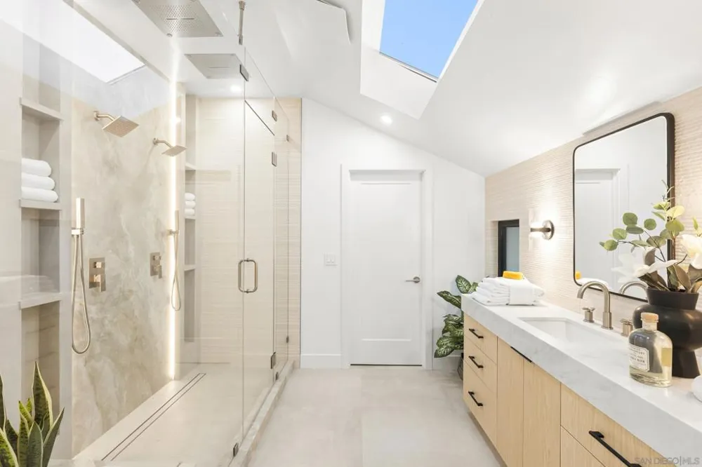 5912 La Jolla Blvd La Jolla, CA 92037