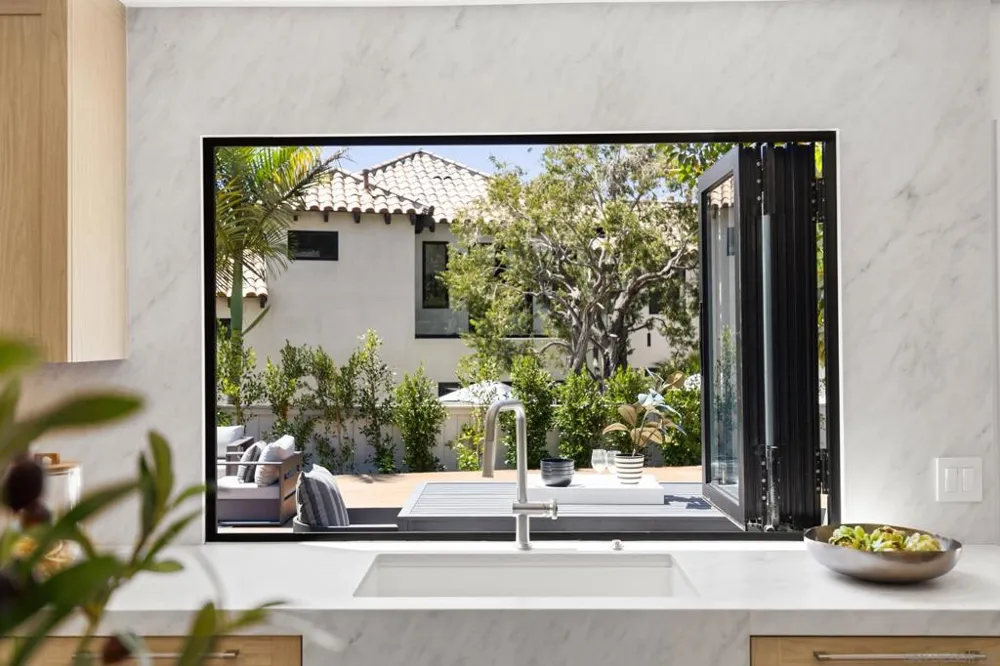 5912 La Jolla Blvd La Jolla, CA 92037