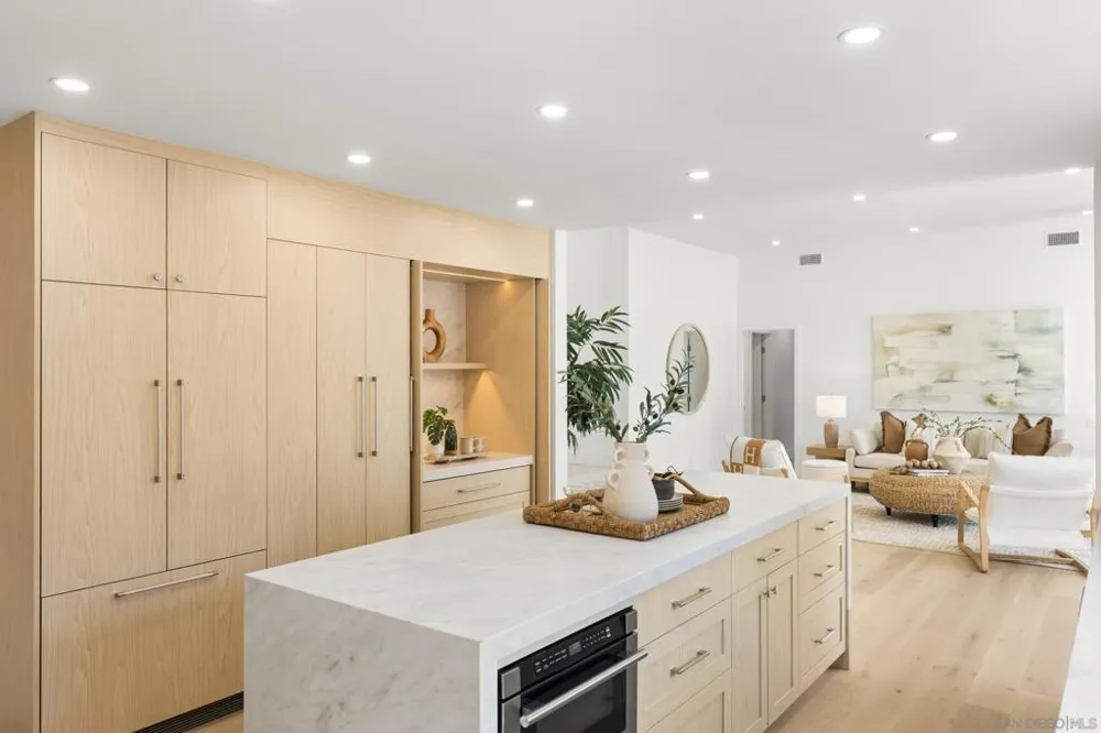 5912 La Jolla Blvd La Jolla, CA 92037