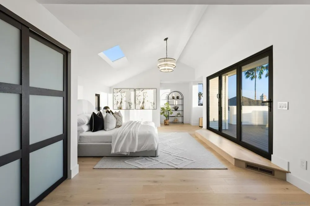 5912 La Jolla Blvd La Jolla, CA 92037