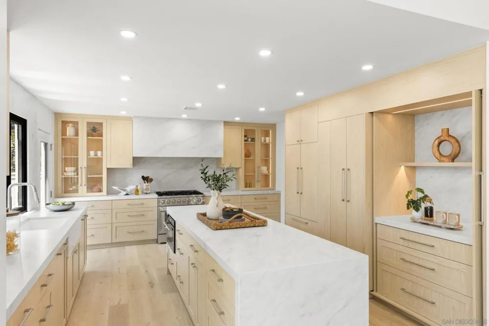 5912 La Jolla Blvd La Jolla, CA 92037