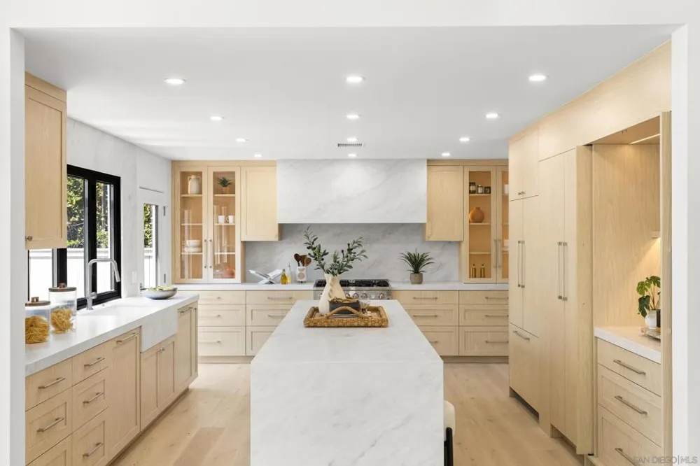 5912 La Jolla Blvd La Jolla, CA 92037
