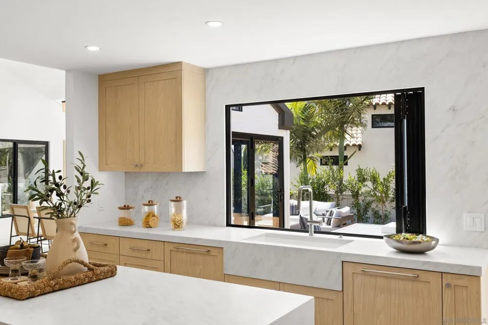 5912 La Jolla Blvd La Jolla, CA 92037