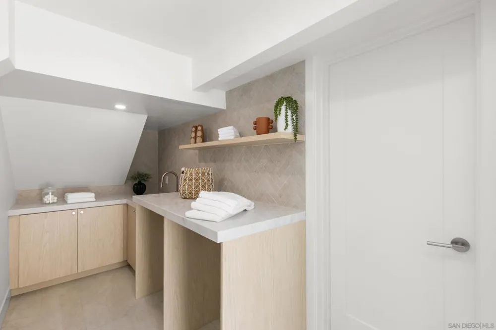 5912 La Jolla Blvd La Jolla, CA 92037