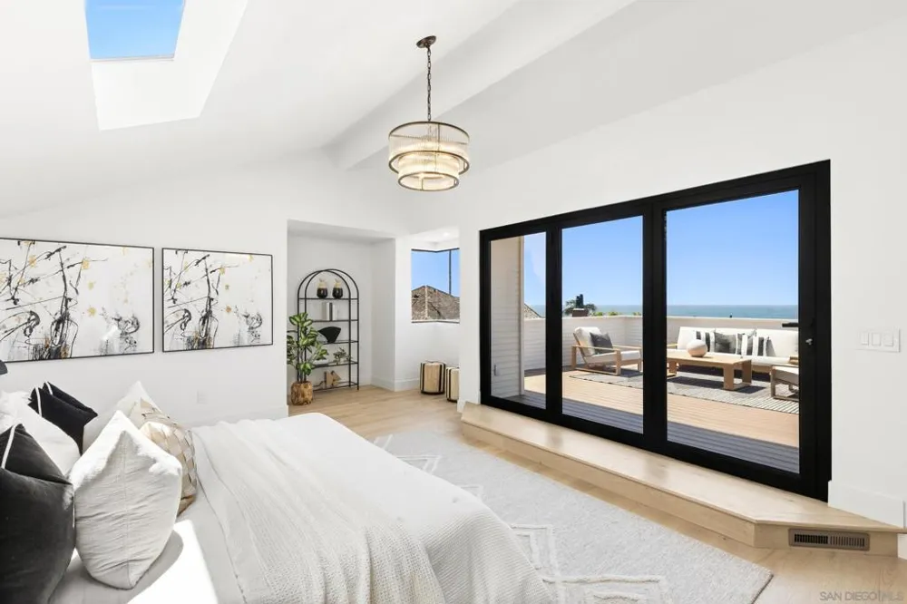 5912 La Jolla Blvd La Jolla, CA 92037