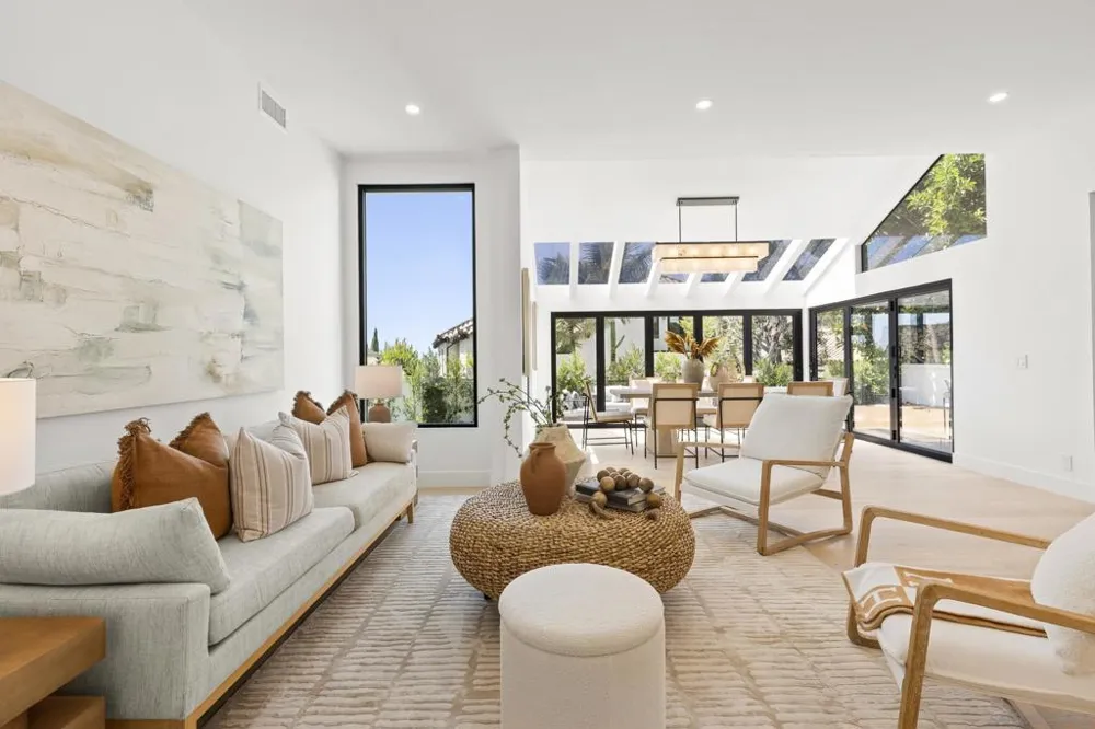 5912 La Jolla Blvd La Jolla, CA 92037