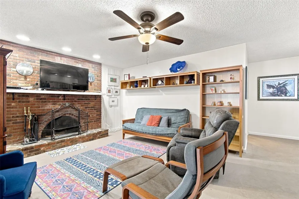 2609 AUBURN AVENUE W Tampa, FL 33614