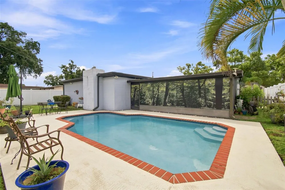 2609 AUBURN AVENUE W Tampa, FL 33614
