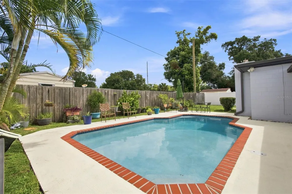 2609 AUBURN AVENUE W Tampa, FL 33614